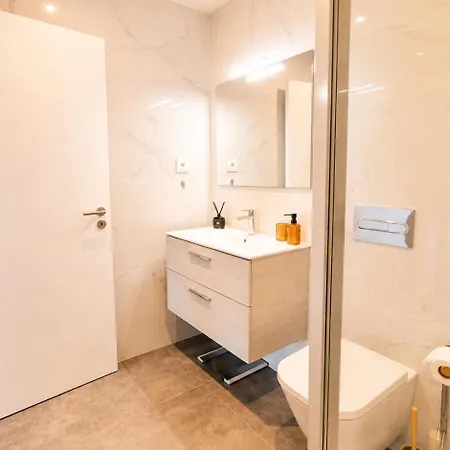 Vanguard View Apartment *