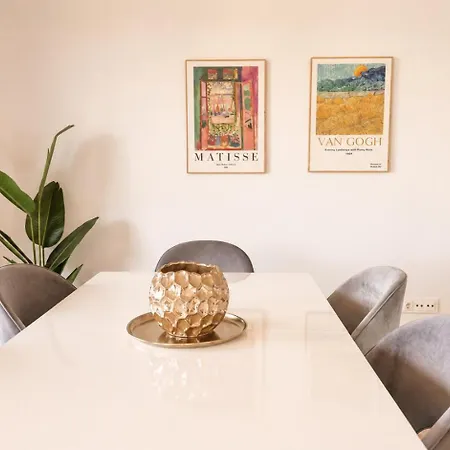 Vanguard View Apartment